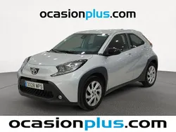 Gris Usado 2024 Toyota Aygo Play Utilitario | 14.073 € (Precio justo)