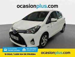 Blanco Usado 2015 Toyota Yaris Hybrid Active Utilitario | 12.390 € (Precio justo)