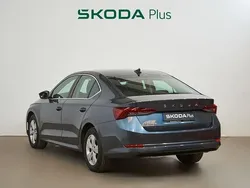 Gris Usado 2021 Skoda Octavia Ambition Berlina | 16.900 € (Precio justo)