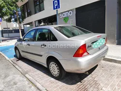 Gris / plata Usado 2000 Ford Focus Ambiente Berlina | 2000 € (Precio justo)