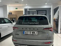Gris / plata Usado 2023 Skoda Karoq SportLine SUV | 35.000 €