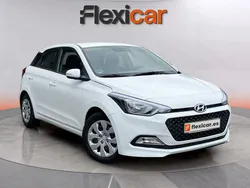 Blanco Usado 2017 Hyundai i20 Berlina | 9990 € (Precio justo)