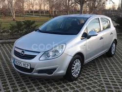 Gris / plata Usado 2011 Opel Corsa Essentia Berlina | 5250 € (Buen precio)