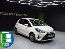 Blanco Usado 2018 Toyota Yaris Hybrid Active Utilitario | 9975 €