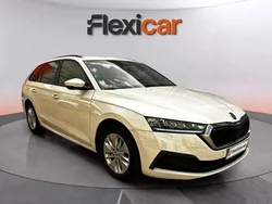 Blanco Usado 2021 Skoda Octavia Ambition Berlina | 16.490 € (Buen precio)