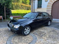 Negro Usado 2001 Mercedes C200 Classic Berlina | 2800 € (Un poco caro)