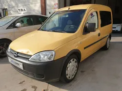 Amarillo Usado 2007 Opel Combo Monovolumen | 3499 €