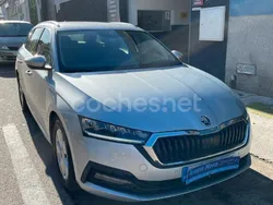 Gris Usado 2020 Skoda Octavia Ambition Familiar | 15.900 € (Precio justo)