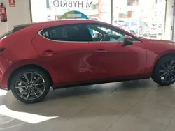 Rojo Usado 2023 Mazda 3 Exclusive-Line Berlina | 27.800 € (Precio justo)