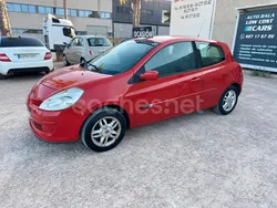 Rojo Usado 2006 Renault Clio II Dynamique Berlina | 2950 € (Precio justo)
