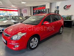 Rojo Usado 2010 Hyundai i30 Comfort Familiar | 6990 € (Caro)