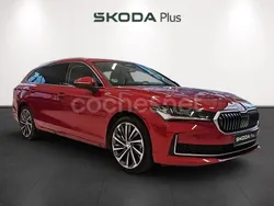 Rojo Usado 2024 Skoda Superb LAURIN & KLEMENT Familiar | 38.990 € (Precio justo)