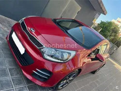 Rojo Usado 2016 Kia Rio Plus Berlina | 9490 € (Precio justo)
