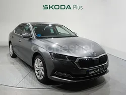 Gris / plata Nuevo 2025 Skoda Octavia Style Berlina | 32.200 € (Precio justo)
