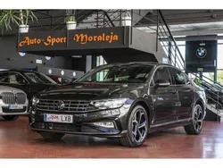 Gris Usado 2022 VW Passat R-line Berlina | 21.900 € (Un poco caro)