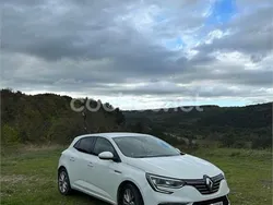 Blanco Usado 2018 Renault Mégane IV Zen Berlina | 10.700 € (Precio justo)