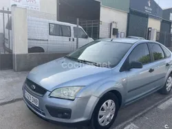 Azul Usado 2005 Ford Focus Ambiente Berlina | 2250 € (Buen precio)