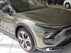 Gris amazonite Usado 2023 Citroën C5 X Feel Berlina | 22.240 € (Precio justo)
