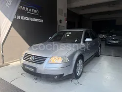 Gris / plata Usado 2002 VW Passat Highline Berlina | 4990 € (Caro)