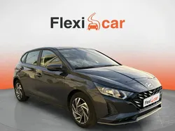 Gris Usado 2024 Hyundai i20 Berlina | 15.490 € (Buen precio)