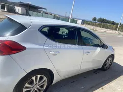 Blanco Usado 2013 Kia Ceed Berlina | 6900 € (Buen precio)