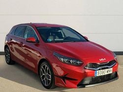 Rojo Usado 2024 Kia Ceed | 22.300 € (Un poco caro)