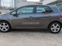 Gris / plata Usado 2011 Toyota Auris Active Berlina | 5700 € (Precio justo)