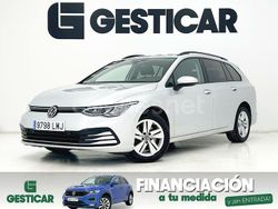 Gris / plata Usado 2021 VW Golf VIII Life Familiar | 19.990 € (Precio justo)