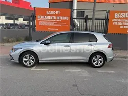 Gris / plata Usado 2022 VW Golf VIII Life Berlina | 18.990 € (Precio justo)