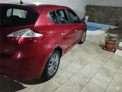 Rojo Usado 2014 Renault Mégane III Business Berlina | 7000 € (Precio justo)