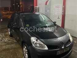 Negro Usado 2006 Renault Clio II Authentique Berlina | 2400 € (Precio justo)