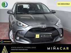 Gris Usado 2024 Toyota Yaris Hybrid Business Edition Berlina | 23.330 € (Precio justo)