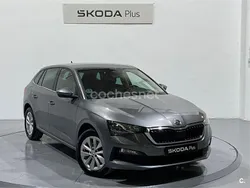 Gris / plata Usado 2023 Skoda Scala Selection Utilitario | 18.500 € (Precio justo)