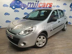 Gris / plata Usado 2011 Renault Clio II Authentique Berlina | 4800 € (Precio justo)