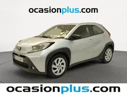 Gris Usado 2024 Toyota Aygo Play Utilitario | 14.137 € (Precio justo)
