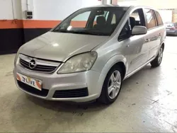 Gris Usado 2010 Opel Zafira Monovolumen | 5500 €