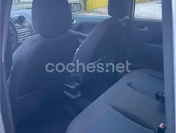 Gris / plata Usado 2002 Ford Fiesta Trend Utilitario | 2900 € (Precio justo)