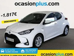 Blanco Usado 2021 Toyota Yaris Hybrid Active Utilitario | 18.173 € (Precio justo)