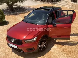 Granate Usado 2020 Volvo XC40 Momentum SUV | 23.800 € (Caro)