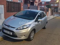 Gris / plata Usado 2010 Ford Fiesta Trend Utilitario | 5500 € (Precio justo)