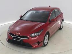 Rojo Usado 2024 Kia Ceed Berlina | 19.295 € (Precio justo)