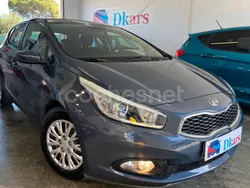 Gris / plata Usado 2013 Kia Ceed Berlina | 8890 € (Precio justo)