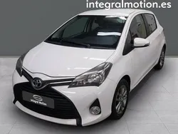 Blanco Usado 2015 Toyota Yaris Active Utilitario | 10.900 € (Caro)