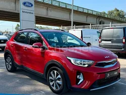 Granate Usado 2024 Kia Stonic SUV | 20.300 € (Precio justo)