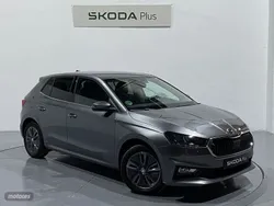 Gris / plateado Usado 2024 Skoda Fabia Selection Berlina | 16.900 € (Buen precio)