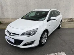 Blanco Usado 2013 Opel Astra Excellence Familiar | 6490 € (Precio justo)