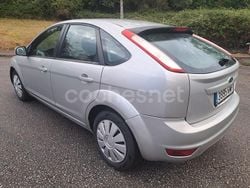 Gris / plata Usado 2010 Ford Focus Trend Berlina | 4650 € (Buen precio)