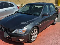 Gris / plata Usado 2002 Lexus IS200 Berlina | 5700 €