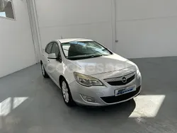 Gris / plata Usado 2010 Opel Astra Enjoy Berlina | 3000 € (Buen precio)