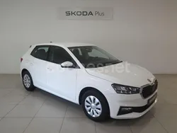 Blanco Usado 2024 Skoda Fabia Essence Utilitario | 15.500 € (Precio justo)